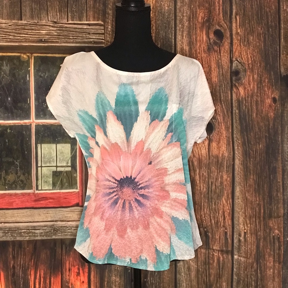 NWOT XXI Forever21 Cap Sleeve Floral Cutout Back Blouse